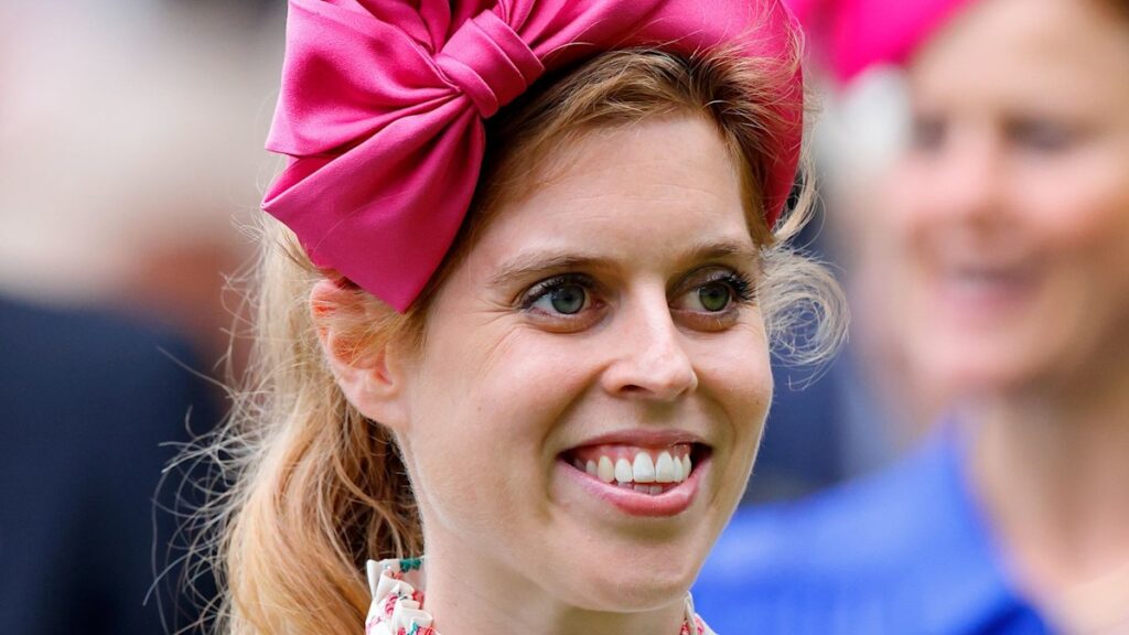 Pregnant Princess Beatrice amazes in ankle baring floaty dress