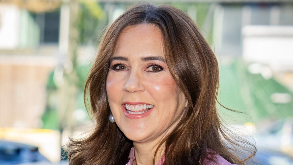 20a9fc8c68e8gettyimages2211737904jpg | New Top Model Queen Mary is a human Barbie in hot pink dress straight out of Royal Ascot 2025