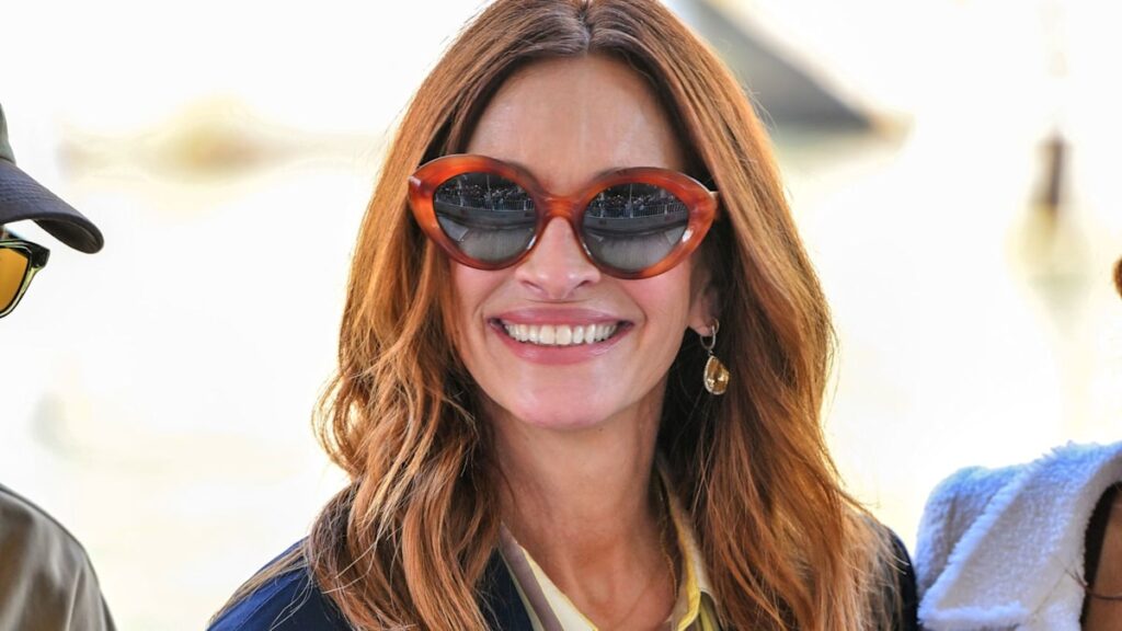 Julia Roberts channels royal style in Venice wearing Princess Kates fave $30 Superga sneakers