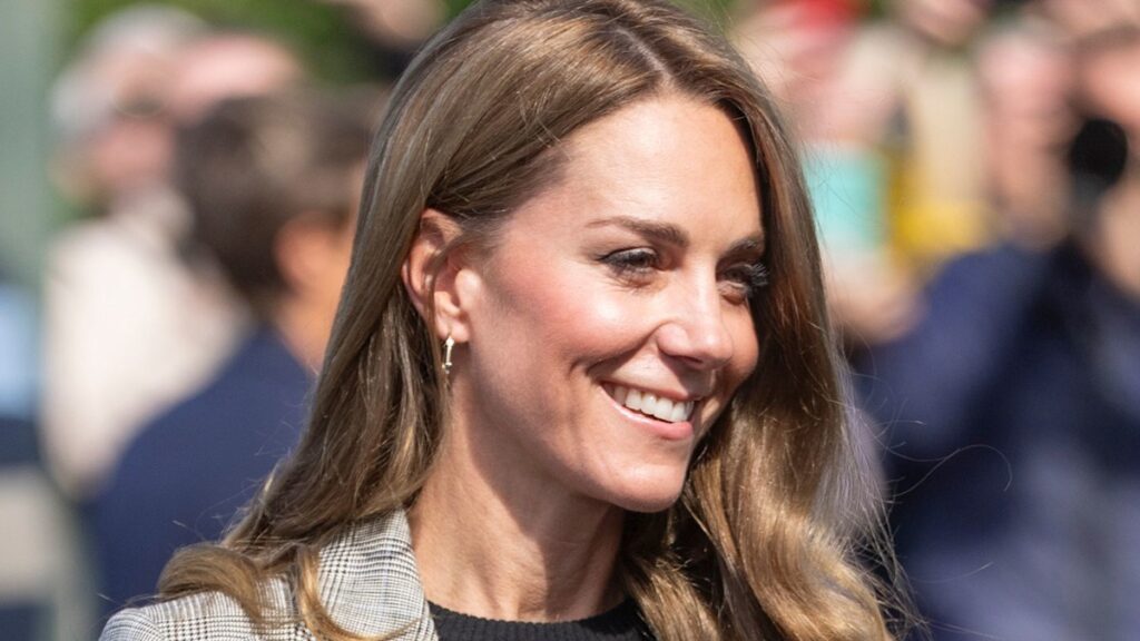 Kate Middleton officially declares this print as her autumn staple with cinched suit