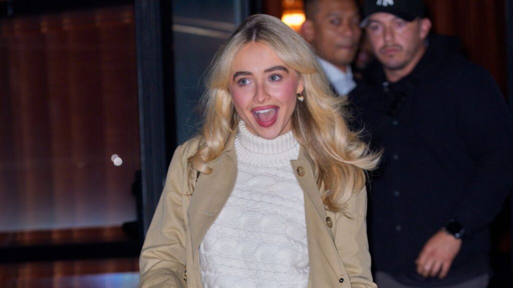 Sabrina Carpenter Doesnt Have Cold Feet About Breaking This Fall Fashion Rule