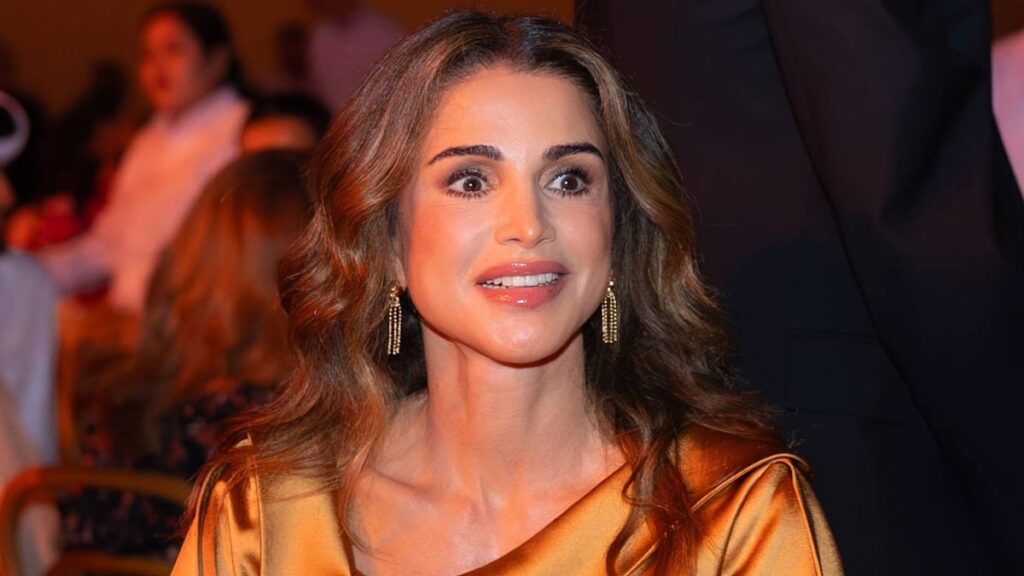 Queen Rania of Jordan makes high impact appearance in unusual metallic two piece