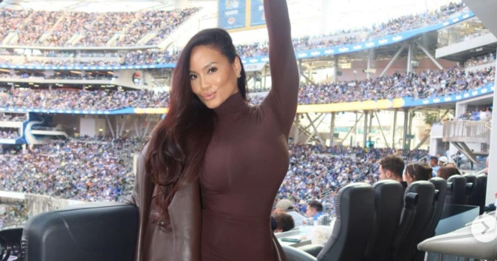 50 Cents Ex Turns Heads in Mini Dress