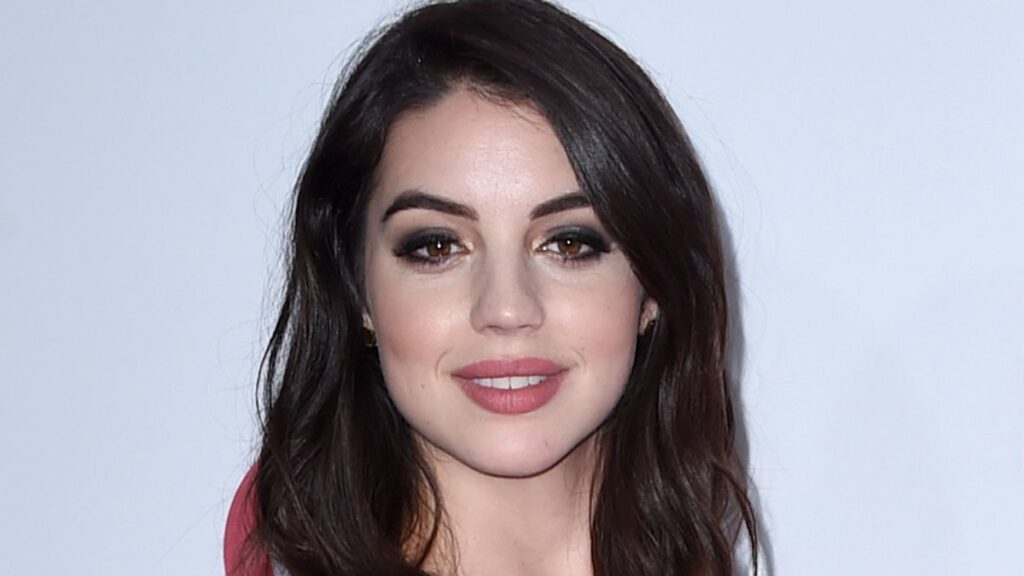 Greys Anatomy star Adelaide Kane flaunts string bikini in new beach photos