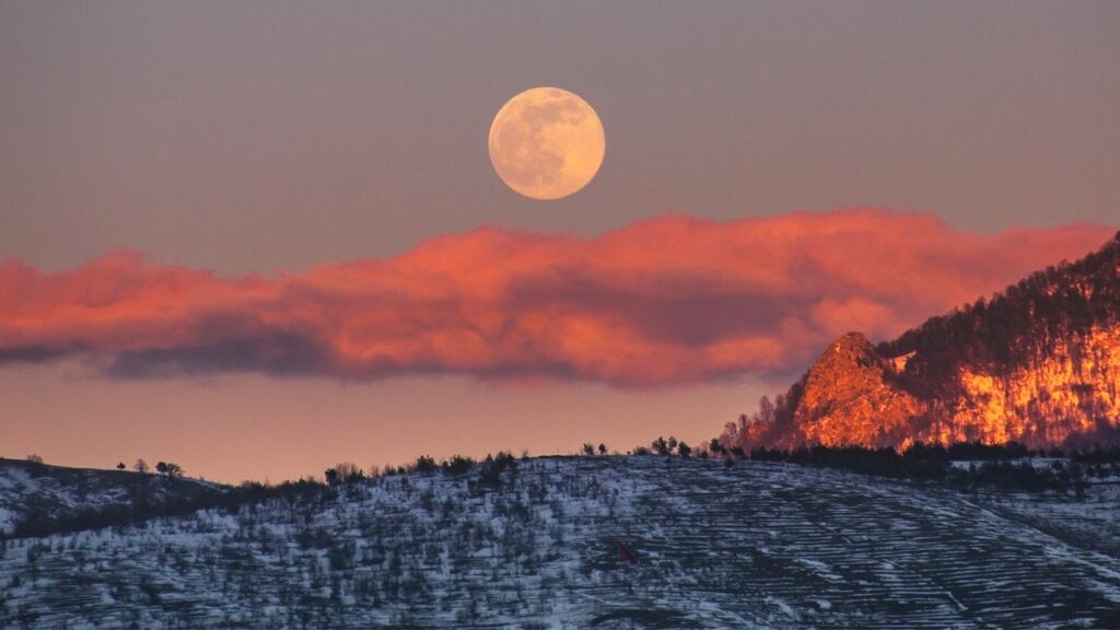 Januarys Supermoon Is the First Full Moon of 2026 Heres How It Can Light Your Path
