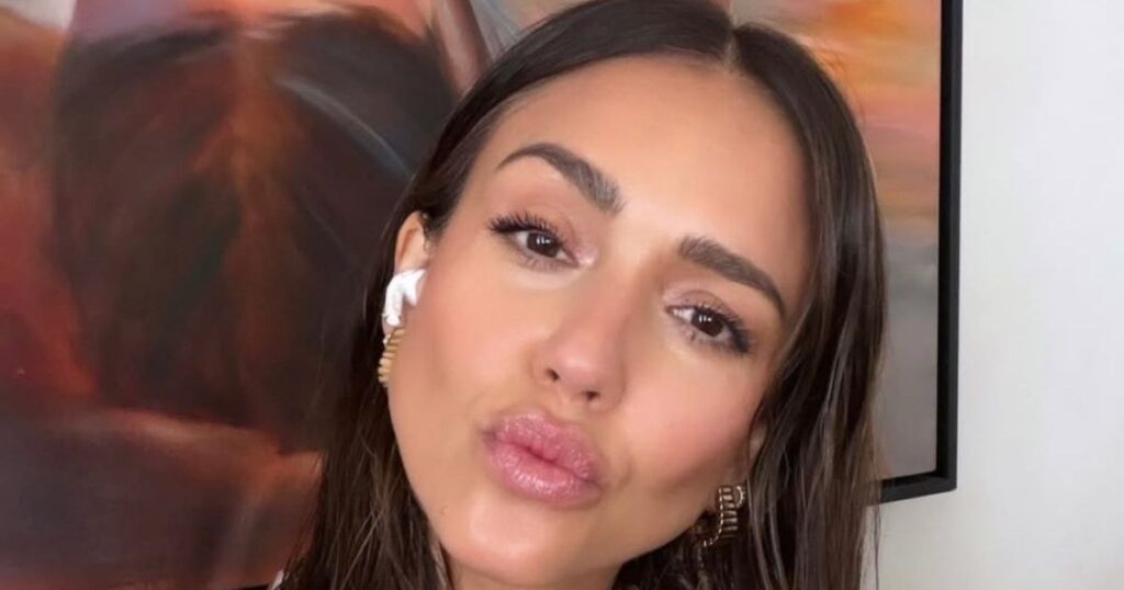 Jessica Alba Takes a Dip in Soapy Bubbles in Bathtub Photo After Oscars