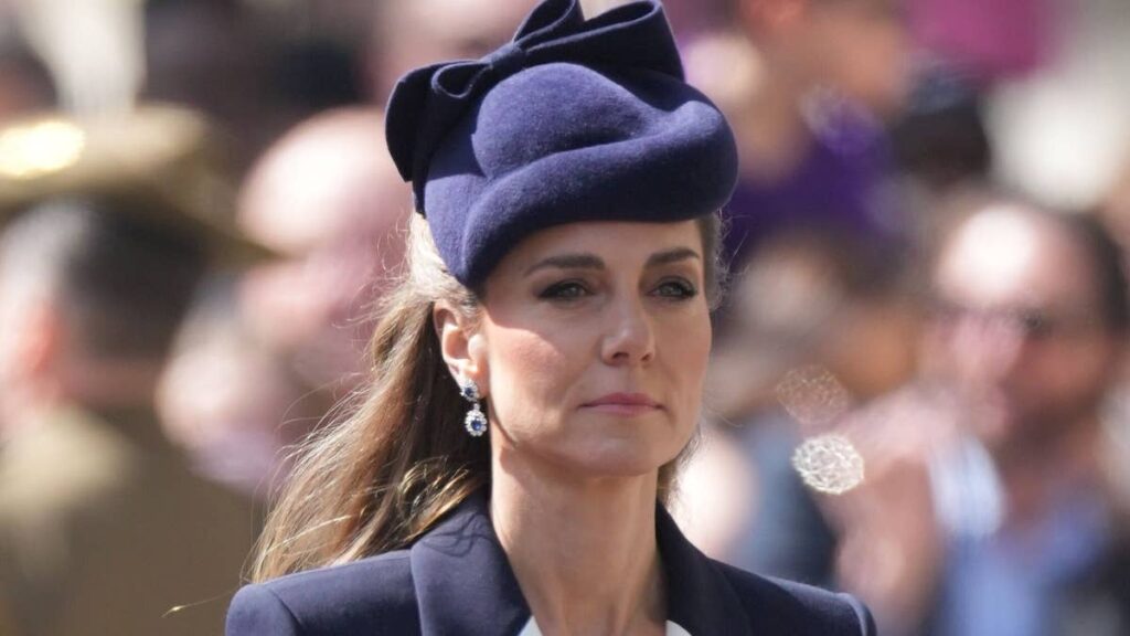 Kate Middletons sombre chic Anzac Day look as she lays wreath on behalf of King