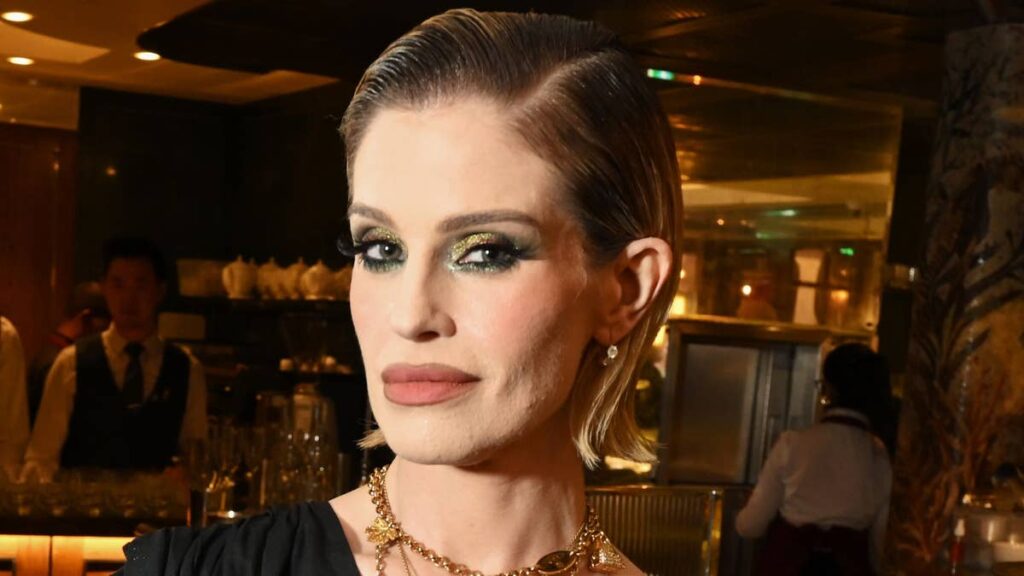 0feb7abb8ae2kellyosbournemakesheadturningappearanceinwaistcinchingdressaftermusicjpg | New Top Model Kelly Osbourne makes head turning appearance in waist cinching dress after musical comeback