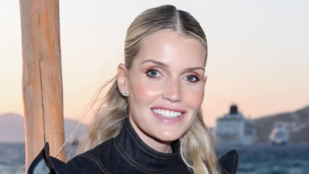 Princess Dianas niece Lady Kitty Spencer showcases holiday glow in ab baring crop top