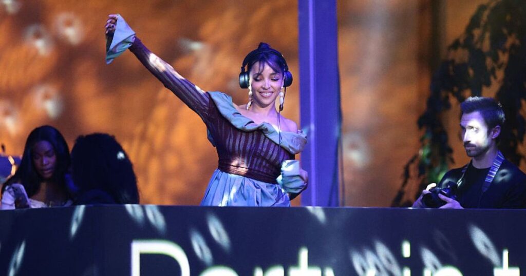 Tinashe Singing in Bikini Top Micro Shorts Is the Definition of a Diva