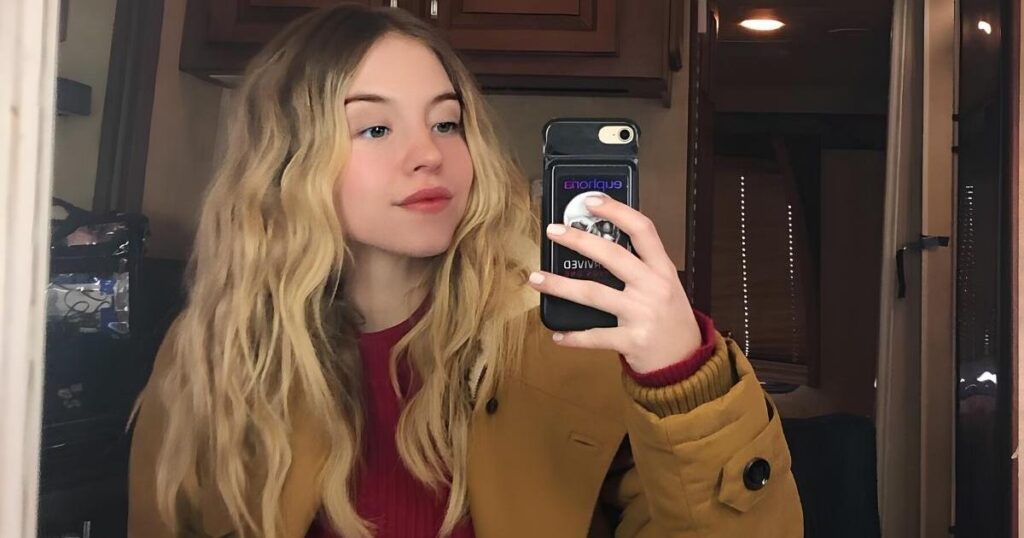 10529e39jpg | New Top Model Sydney Sweeney Flaunts Her Curves in $16 Cheeky Syrn Mid Rise Thong
