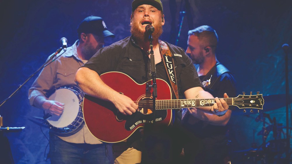 LukeCombsBahamaGeorgiaTheatre1jpg | New Top Model Luke Combs performing in his Columbia Bahama shirt