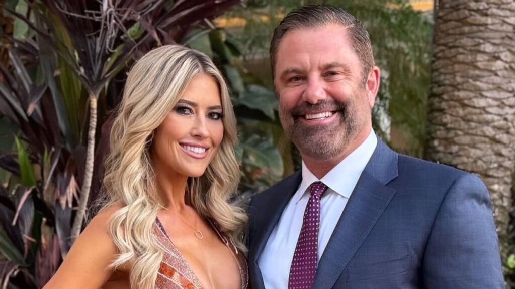Glowing Christina Haack showcases never ending legs in tiny mini skirt during date night with boyfriend Chris Larocca
