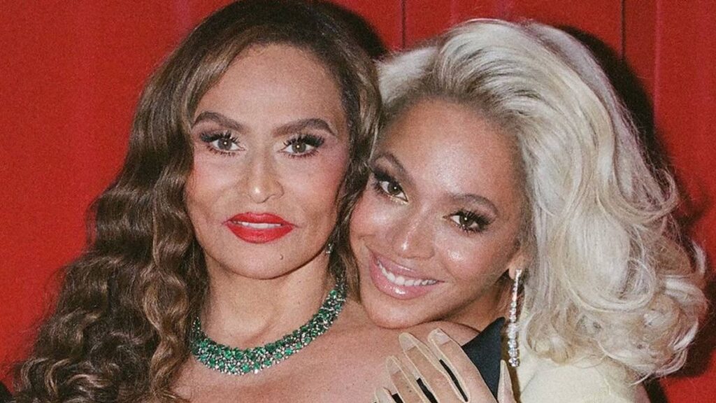 df7cf09b8d5abeyonce17286360903476373946847677894247944034jpg | New Top Model Beyoncés mom Tina Knowles 72 displays jaw dropping figure in strapless corset in new vacation photo