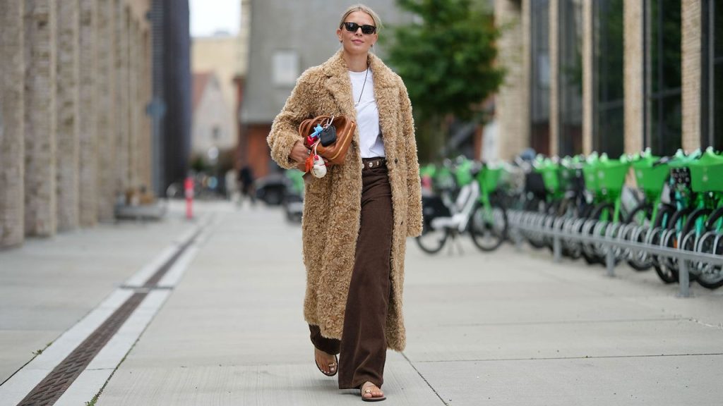 GLAMMAINBROWNJEANS01jpg | New Top Model How to Style Brown Jeans Without Looking Frumpy in Fall 2026
