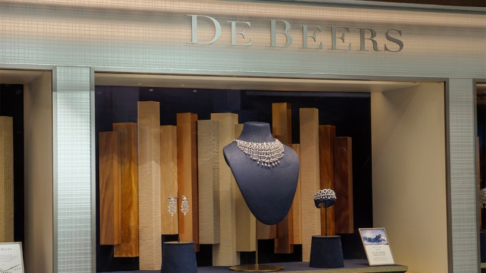 debeersjewelrystorejpg | New Top Model Richemont and Signet Are Interested in Buying De Beers Report