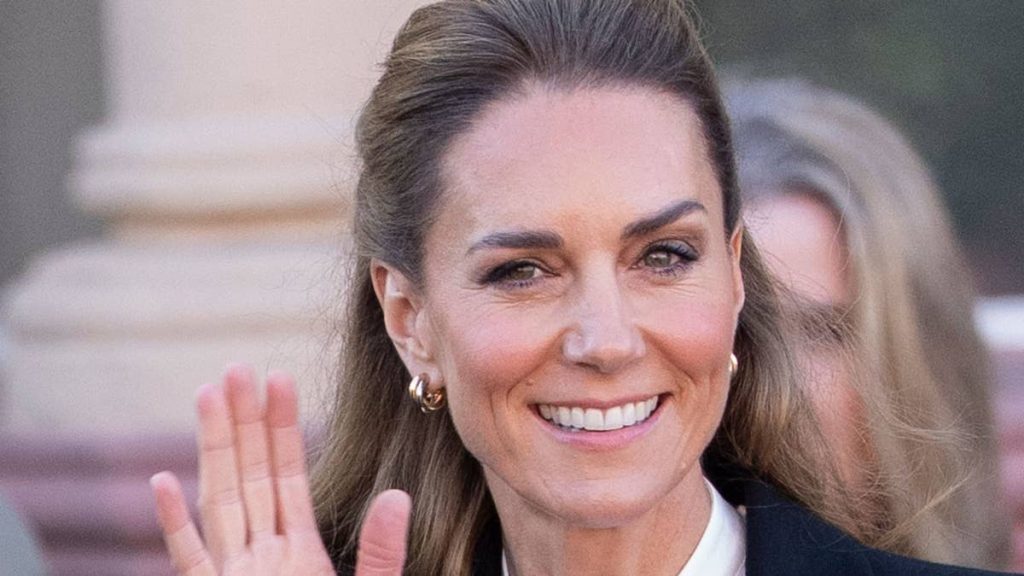 ec65b08d60d6gettyimages2298745458jpg | New Top Model Kate Middleton secretly wore MS in her latest solo portrait